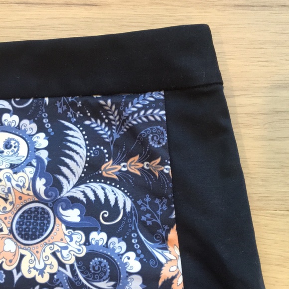 Sz 4 Club Monaco stretch cotton pencil skirt, fully lined, w/ navy coral florals - Picture 4 of 8